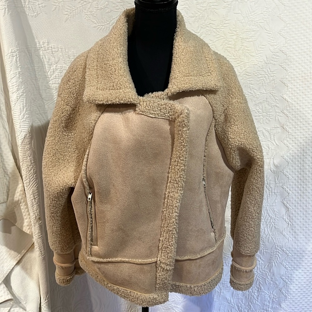 Princess Polly Sherpa jacket, size S/M - Picture 3 of 15